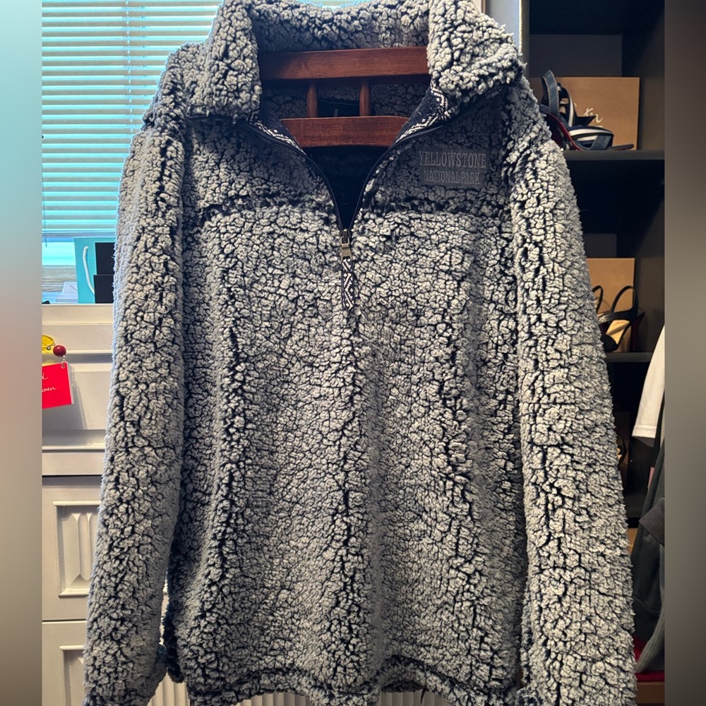 Fluffy pullover Yellowstone small